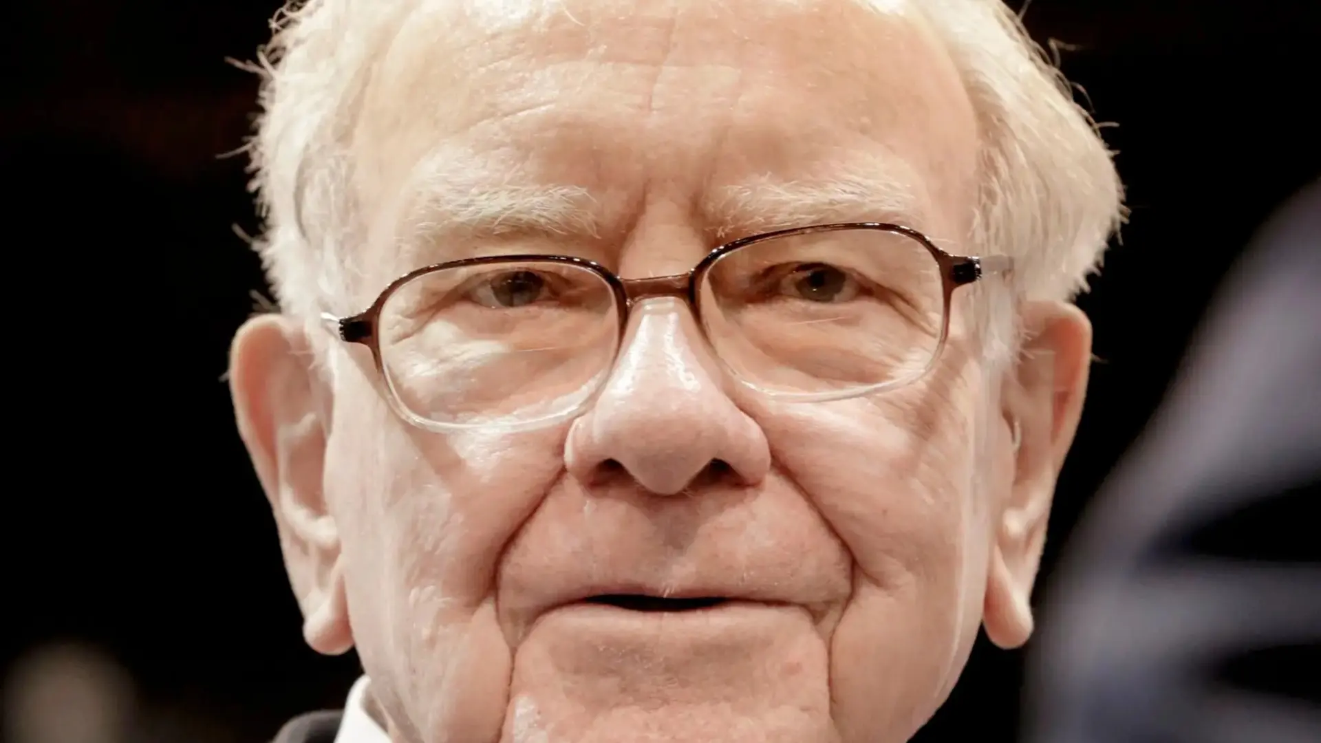 Berkshire hathaway : greg abel prend les rênes, un nouveau chapitre s'ouvre