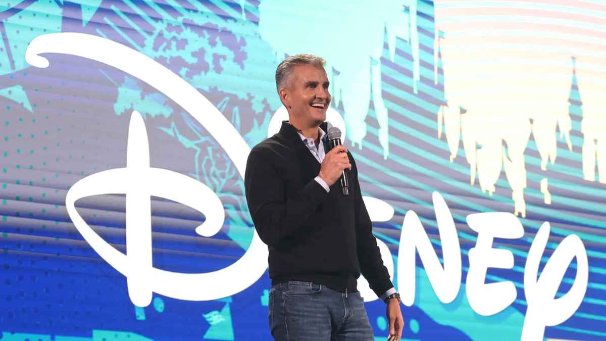 Bob iger cède le poste à josh d'amaro à disney