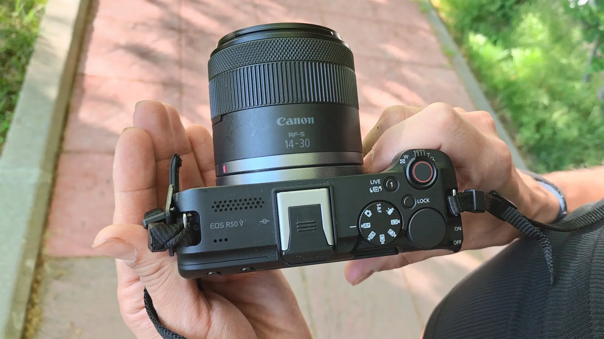Canon r50 v : une surprise abordable pour la création de contenu