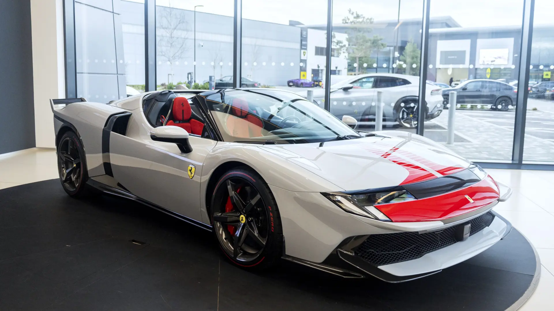 Crise au golfe : ferrari fait appel au ciel pour ses modèles les plus exclusifs