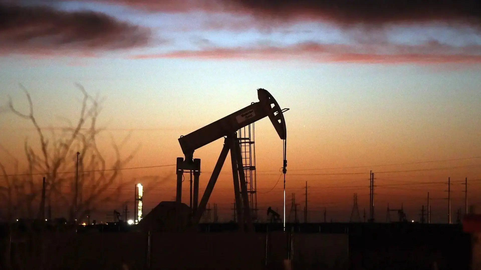 Crise pétrolière : chute brutale des prix, enjeux géopolitiques.