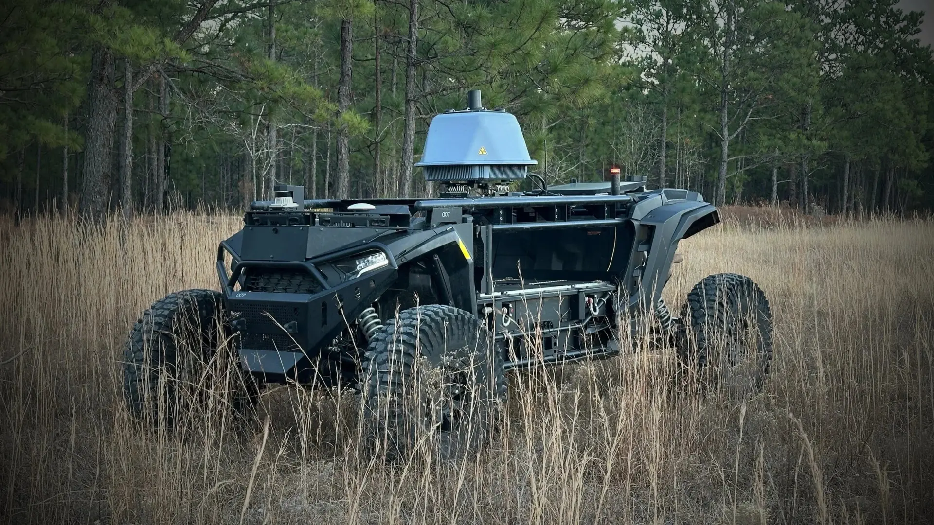 Drones armés : alliance droneshield – overland ai dévoile un robot sentinelle anti-drones