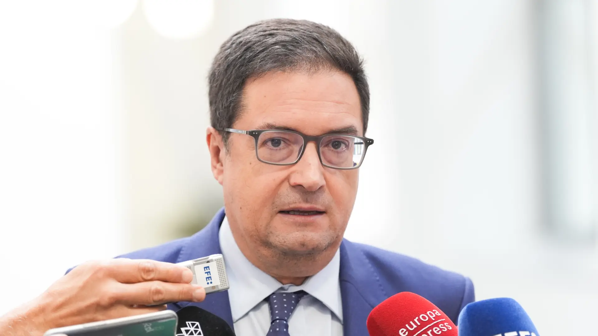 Gouvernement et syndicats : une impasse sur le plan des embauches