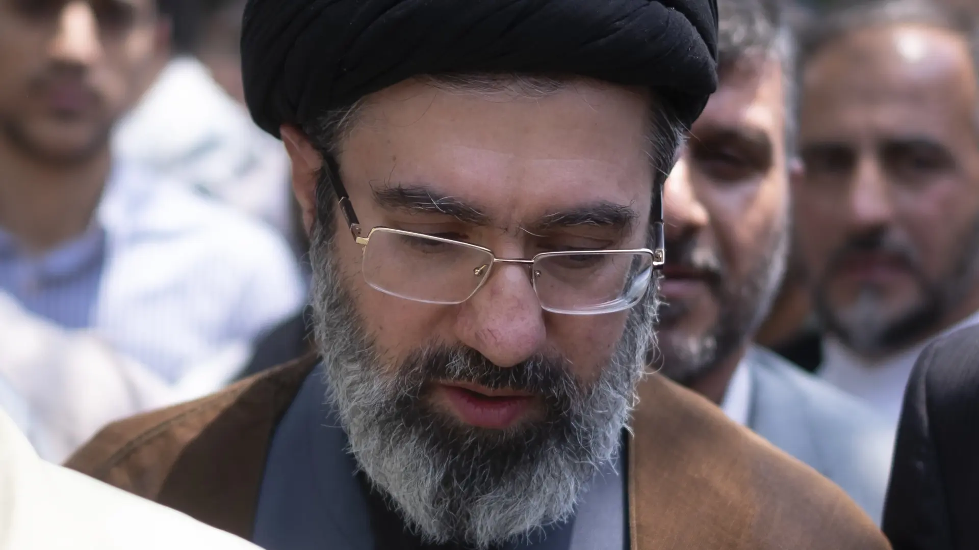 Iran : le fils de l'ayatollah khamenei prend le pouvoir. une escalade inquiétante ?