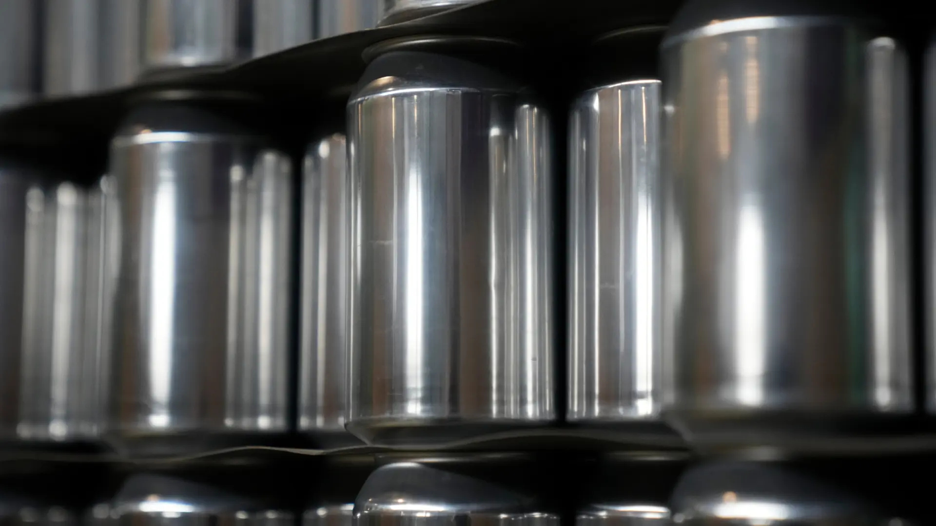 Le prix de l'aluminium explose : l'iran et la chine, un cocktail explosif pour l'offre mondiale