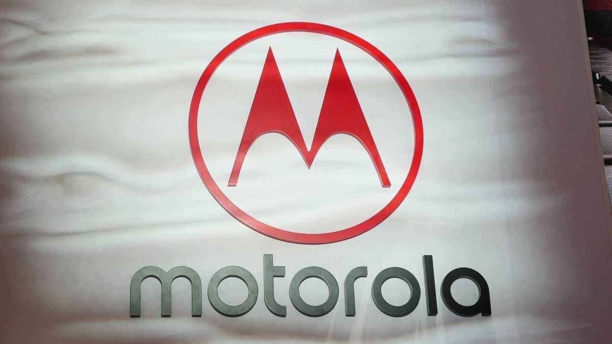 Motorola ralentit la transition vers l'android 17 : un test de beta retardé