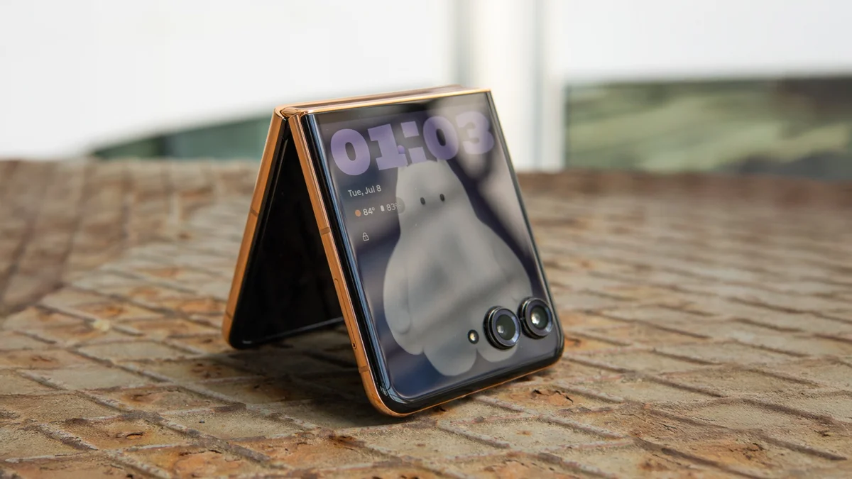 Motorola razr 70 plus : une version pliable à rabat arrive en europe