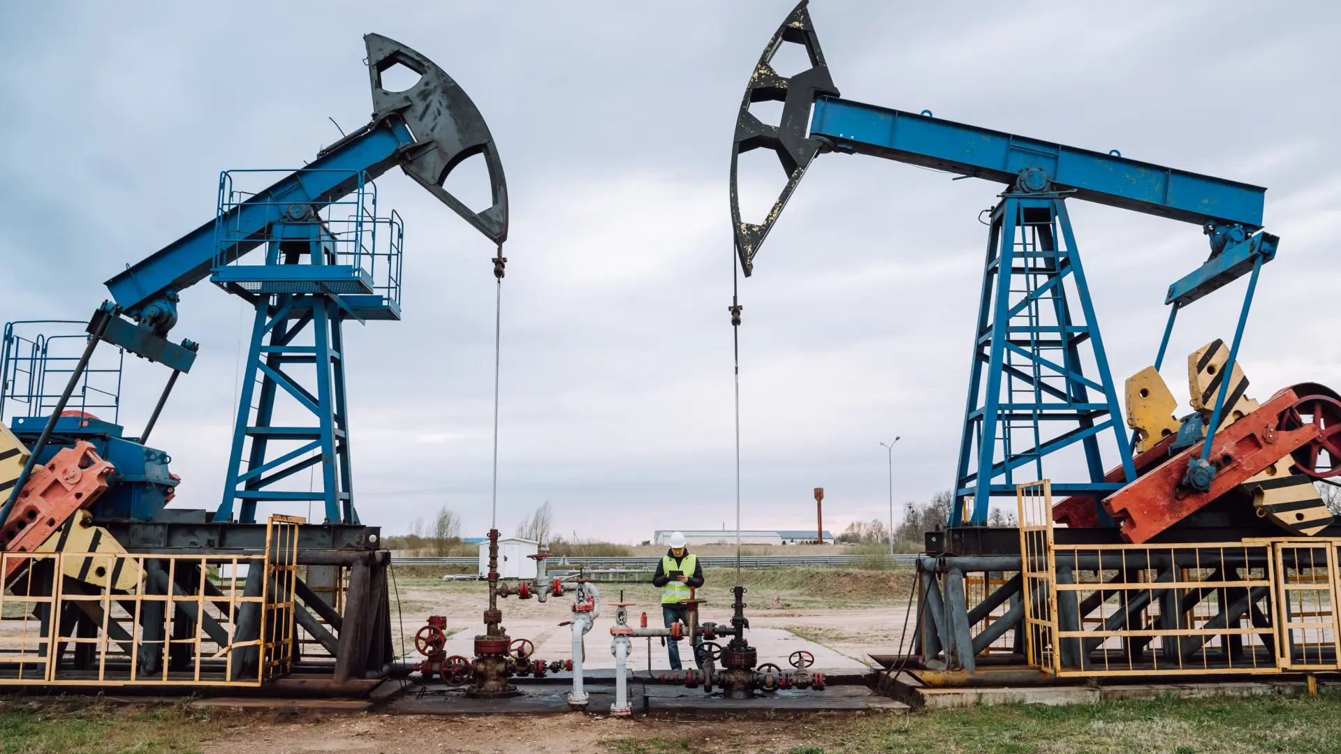 Ormuz : jamenei réaffirme le contrôle, le pétrole s'emballe