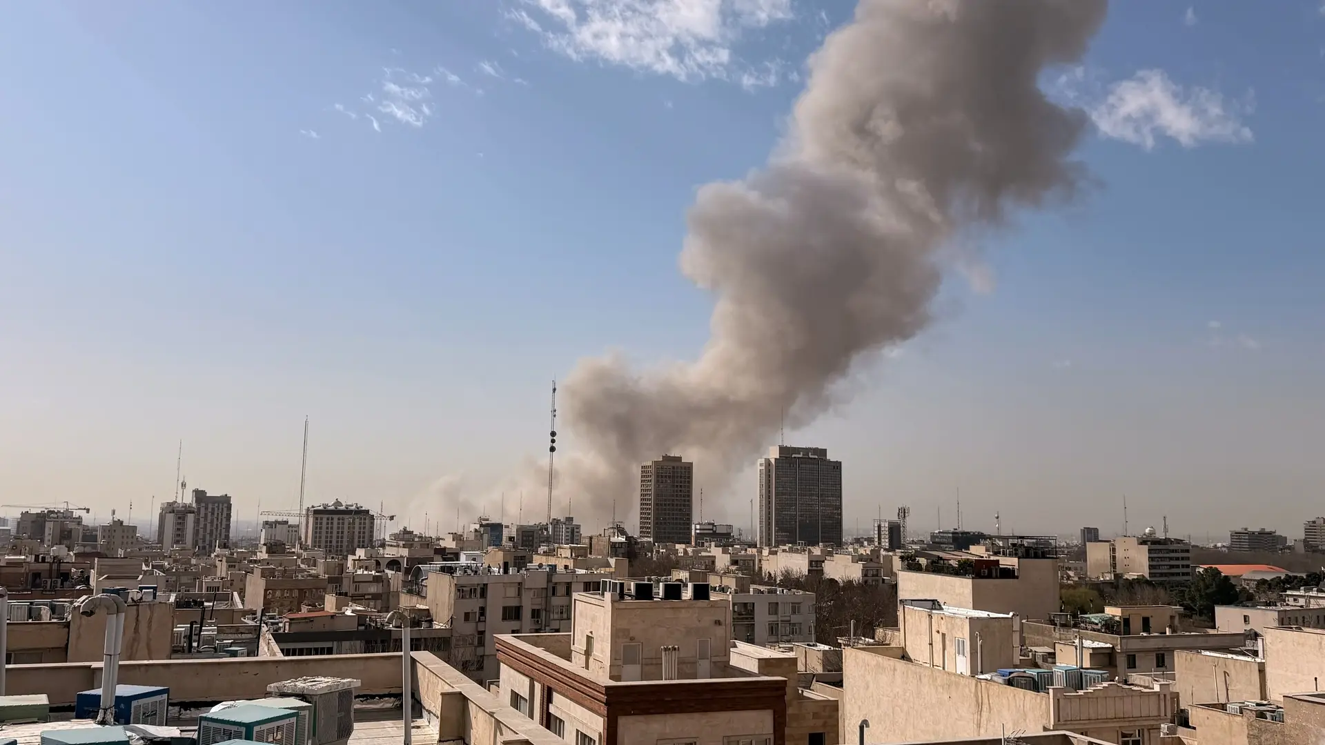 Ormuz : l'iran menace de bloquer la voie maritime vitale, les tensions montent