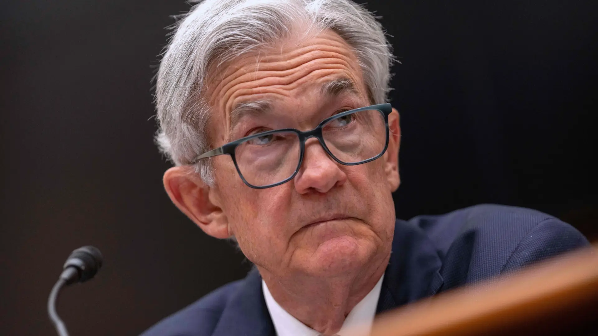 Powell sur le qui-vive : la fed face à une tempête géopolitique et à un leadership en question
