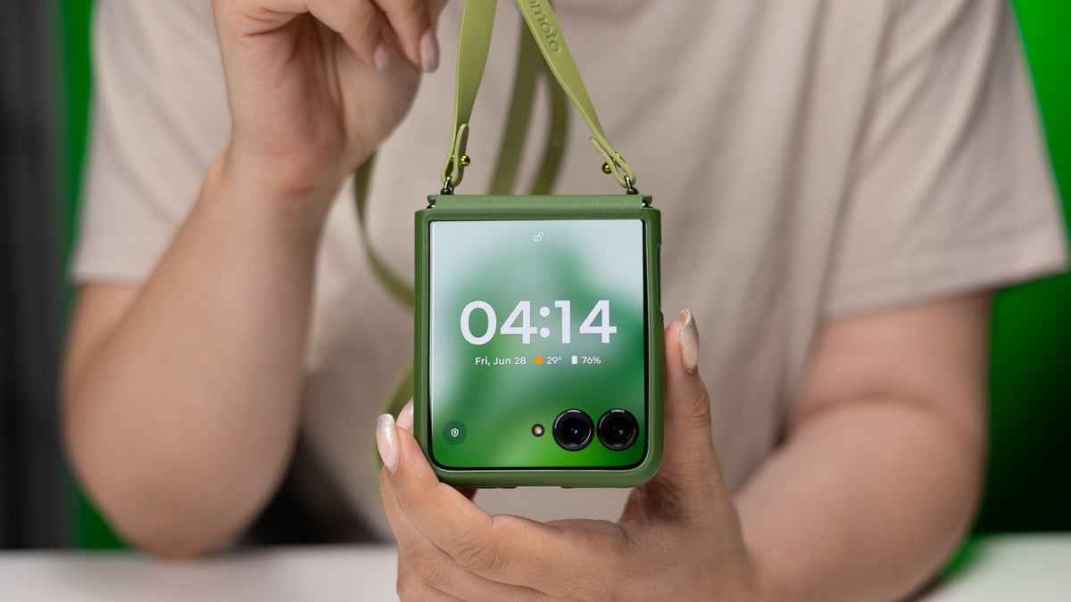 Razr+ 2024 : woot offre une aubaine pour la maman flip phone