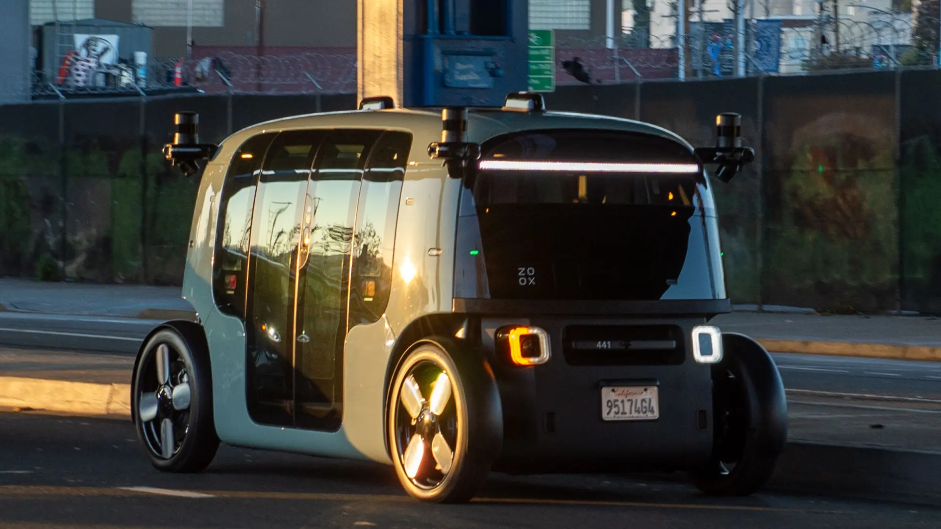 Uber et amazon s'entendent pour proposer des taxis autonoms à los angeles