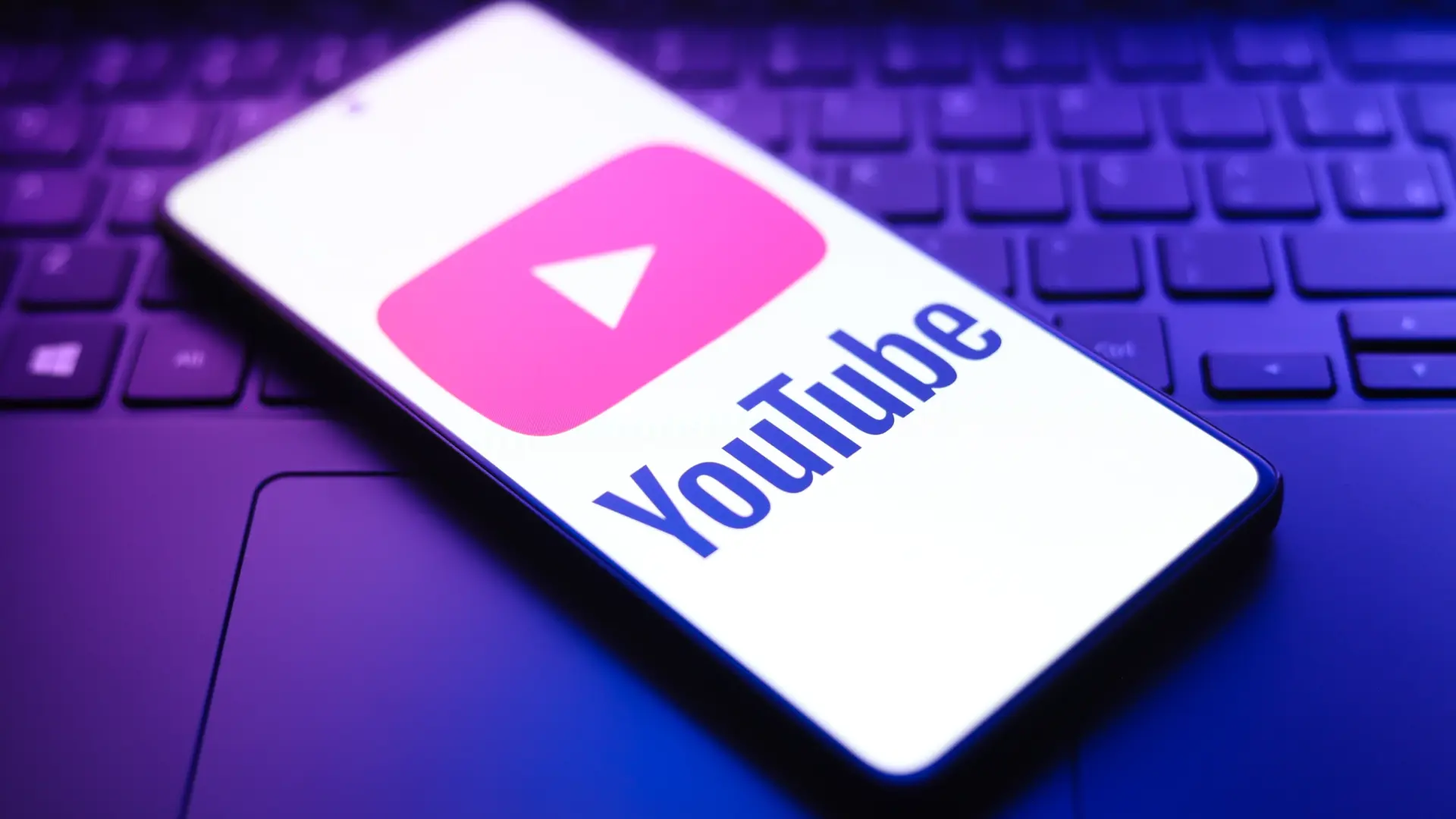 Youtube étend sa traque des deepfakes aux personnalités publiques
